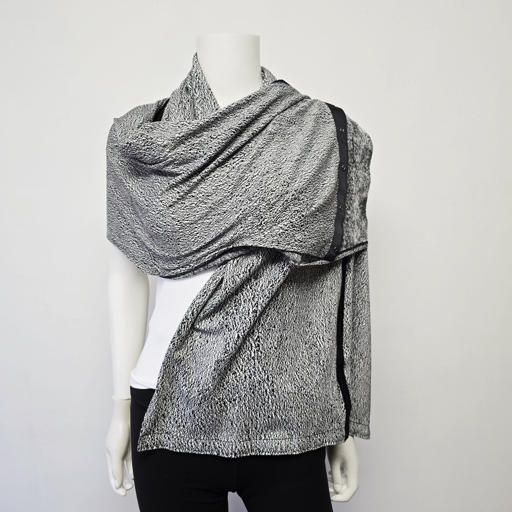 Lululemon Vinyasa Scarf Wrap Infinity Convertible Snap Black White Printed 26x56